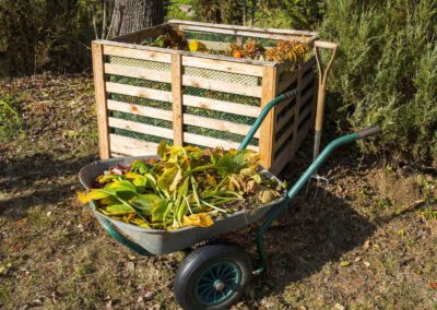 kompostowanie w drewnianym kompostowniku